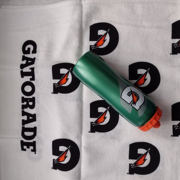 New with Tags BPA Free Gatorade Squeeze Bottle and Gatorade Towel - Picture 4 of 12